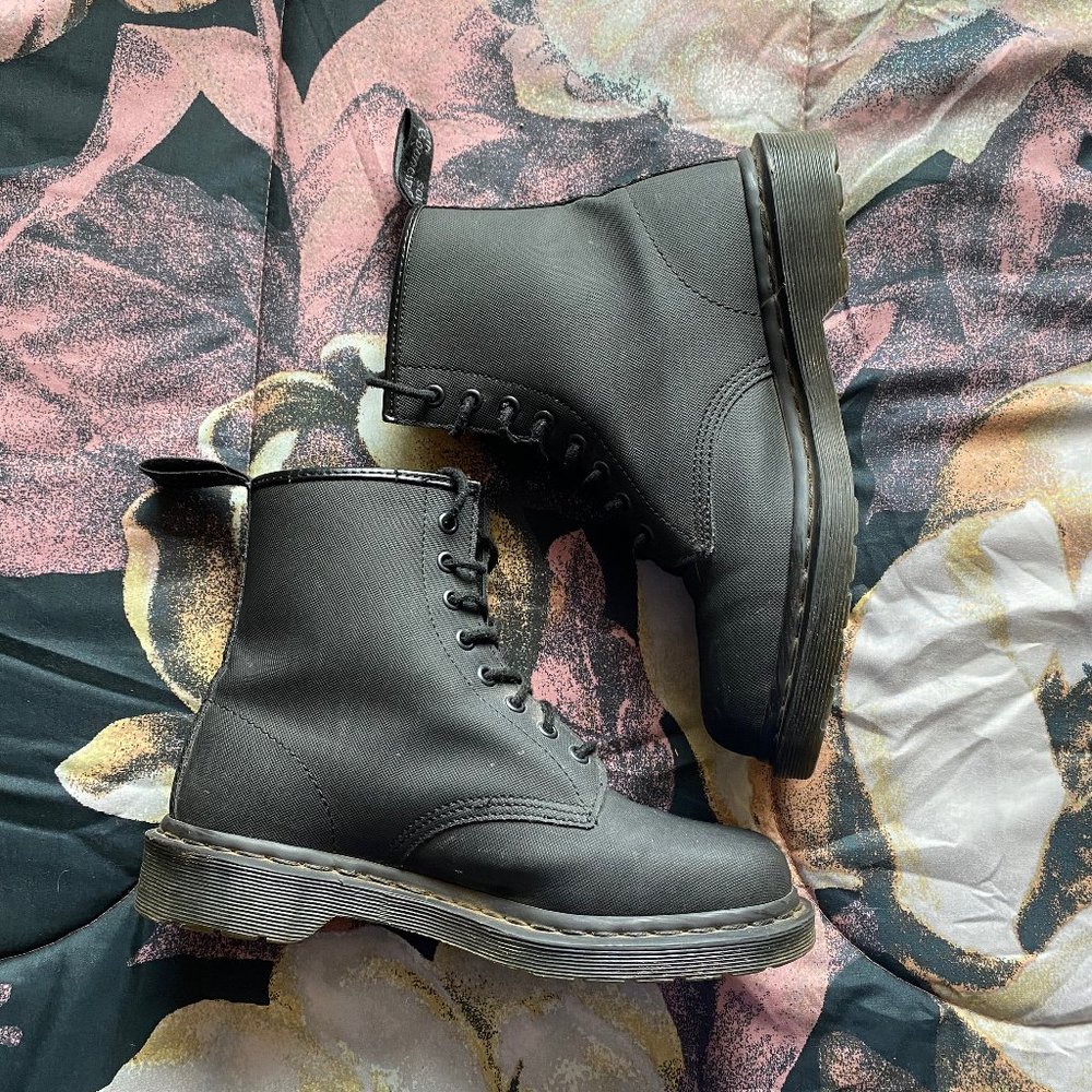 Dr. Martins 1460 in Black Ajax Mens 8 / Womens 9